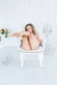 M3T@RT - Gracie - Velvet Throne b6xg9b8fbw