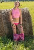 Roll-in-the-Hay-with-Oxana-Chic-j6xi5wumvd.jpg