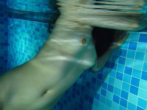 Swimming Pool Wife j6x0i2keah