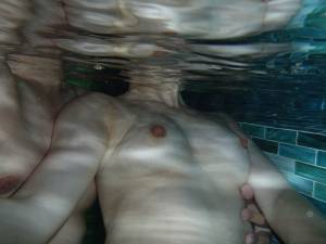 Swimming Pool Wife a6x0i2lh75