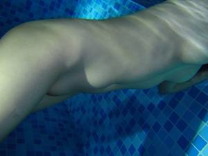 Swimming Pool Wife 56x0i2jnur