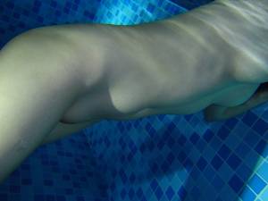 Swimming-Pool-Wife-56x0i2jnur.jpg