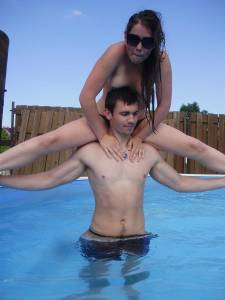 A young couple playng in the pool [x37] v6x2ht2ihq