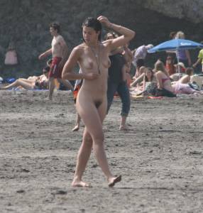 Topless-girl-goes-full-nudist-at-textile-beach-Almeria-%28Spain%29-z6x556o02l.jpg