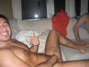 2 Girls Sharing A Cock (73 pics) u6x5ofpum0