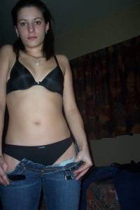 A Slim Brunette x50 06x5qneczq
