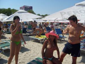 Neptun. Beach in Romania on the Black Sea b6x52l54nw