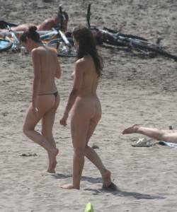 Topless girl goes full-nudist at textile beach  Almeria (Spain)-t6x5565sno.jpg