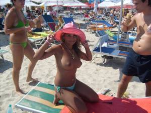 Neptun. Beach in Romania on the Black Sea f6x52l6svz