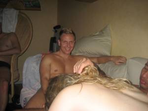 2 Girls Sharing A Cock (73 pics) 16x5og4zi4