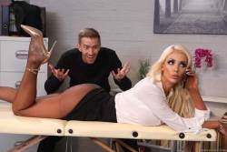 Nicolette-Shea-Massaged-On-The-Job-2500px-325X-o6x9g89uks.jpg