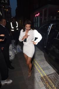 Vanessa White â€“ wardrobe malfunction at Covent Garden in London (Nipslip) (NSF-e6x8kbbvjv.jpg