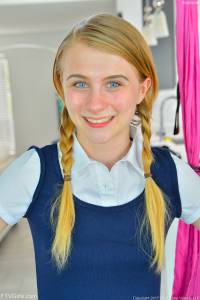 Sharlotte - Schoolgirl, 18 year old e6x7tmlgvy