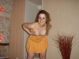 Younger French Wife @ Home - Pose & Blowjob (x46) t6x8rtr0vf