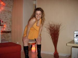 Younger French Wife @ Home - Pose & Blowjob (x46) l6x8rtp3ex