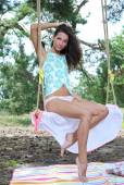 Outdoor Swing with Kenya 56xjxkgvkp