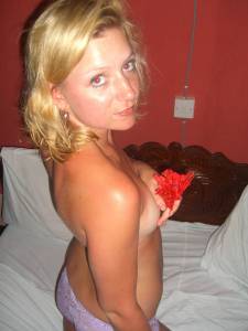 German Blonde shows her Body x62 06xm5nrkrl