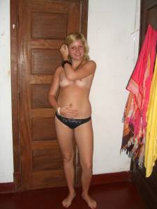 German Blonde shows her Body x62-06xm5mwwa4.jpg