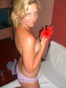 German Blonde shows her Body x62 06xm5noih6