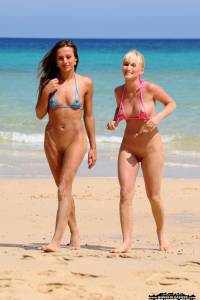 Adriana, Dominika public beach flashing [x140] v6xqcavvvw