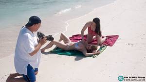 Big Tits Paradise f6xpx8mdry