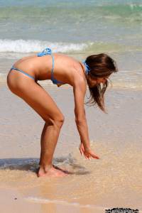 Adriana, Dominika public beach flashing [x140]-s6xqbw8rnf.jpg