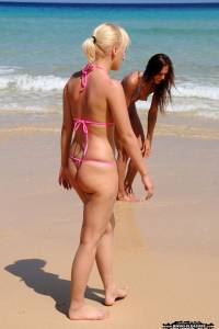 Adriana, Dominika public beach flashing [x140]-m6xqbw9o5c.jpg