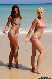 Adriana, Dominika public beach flashing [x140] u6xqbwojc7