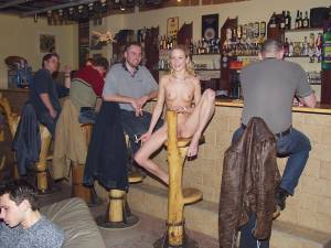 Sexy Waitress Enjoys Working Nude 1 t6xtjijk22