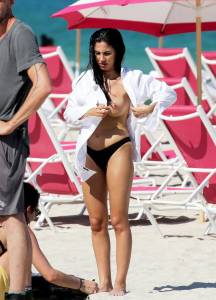 Giulia De Lellis â€“ Topless Bikini Photoshoot on the Beach in Miami-l6xvfk6wbq.jpg