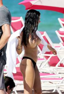 Giulia De Lellis â€“ Topless Bikini Photoshoot on the Beach in Miami-66xvfk0dlt.jpg