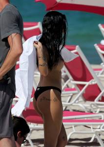 Giulia De Lellis â€“ Topless Bikini Photoshoot on the Beach in Miami-k6xvfkivgu.jpg