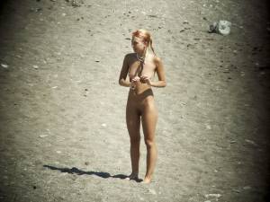 Girl Camping Nude On Nearby Beach-c6xvo430eg.jpg