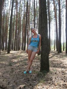 Couple goes on holiday v6xvld8pqt