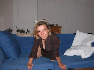 Ex Girlfriend loves Getting it on the couch! x50 p6xvo1nn4y
