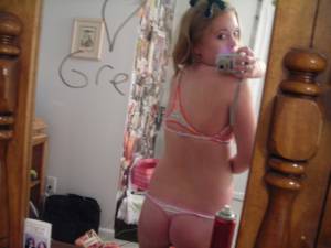 Cute girl loves greg - self pics blonde salope x71-u6xvliax0n.jpg