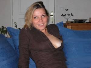 Ex Girlfriend loves Getting it on the couch! x50 k6xvo2auui