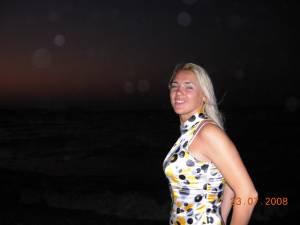 Couple goes on holiday m6xvle857s