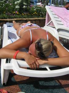 Couple goes on holiday 56xvldg3w6