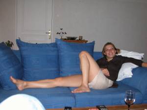 Ex Girlfriend loves Getting it on the couch! x50 n6xvo1ld7z