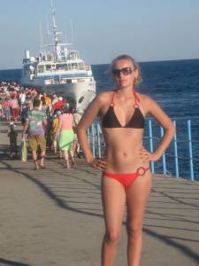 Couple goes on holiday 26xvldlk27