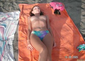 On-the-beach-and-in-the-Room-x-46-p6xvwv1ri0.jpg