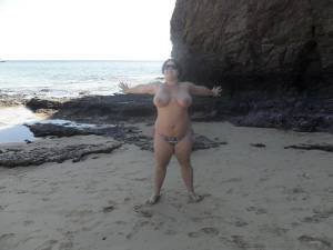Huge Natural Tits On Vacation g6xvv2w3xa