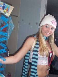 Selfshot and posing for amazing young Blonde x169 h6xxbko42d