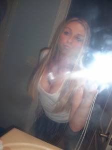 Selfshot and posing for amazing young Blonde x169-h6xxbkd2am.jpg