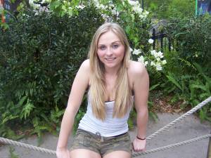 Selfshot and posing for amazing young Blonde x169 o6xxb8rdkw