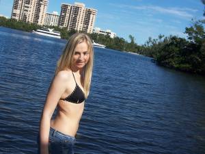 Selfshot and posing for amazing young Blonde x169 f6xxb7muf4