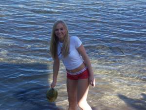 Selfshot and posing for amazing young Blonde x169 p6xxb725gb