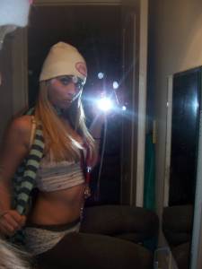 Selfshot and posing for amazing young Blonde x169 u6xxbklrmd