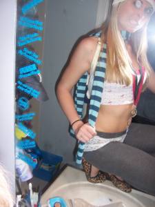 Selfshot and posing for amazing young Blonde x169 o6xxbkm7ao